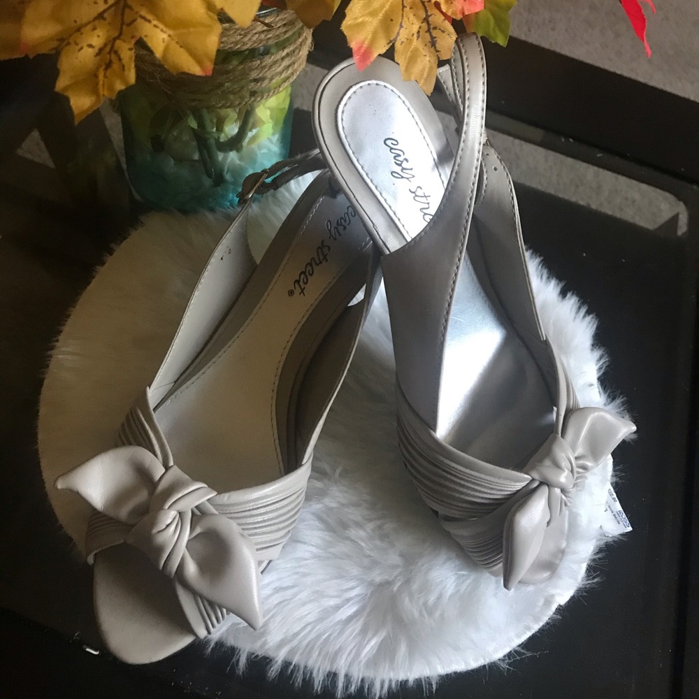 Kitten heels sandals size 7.5